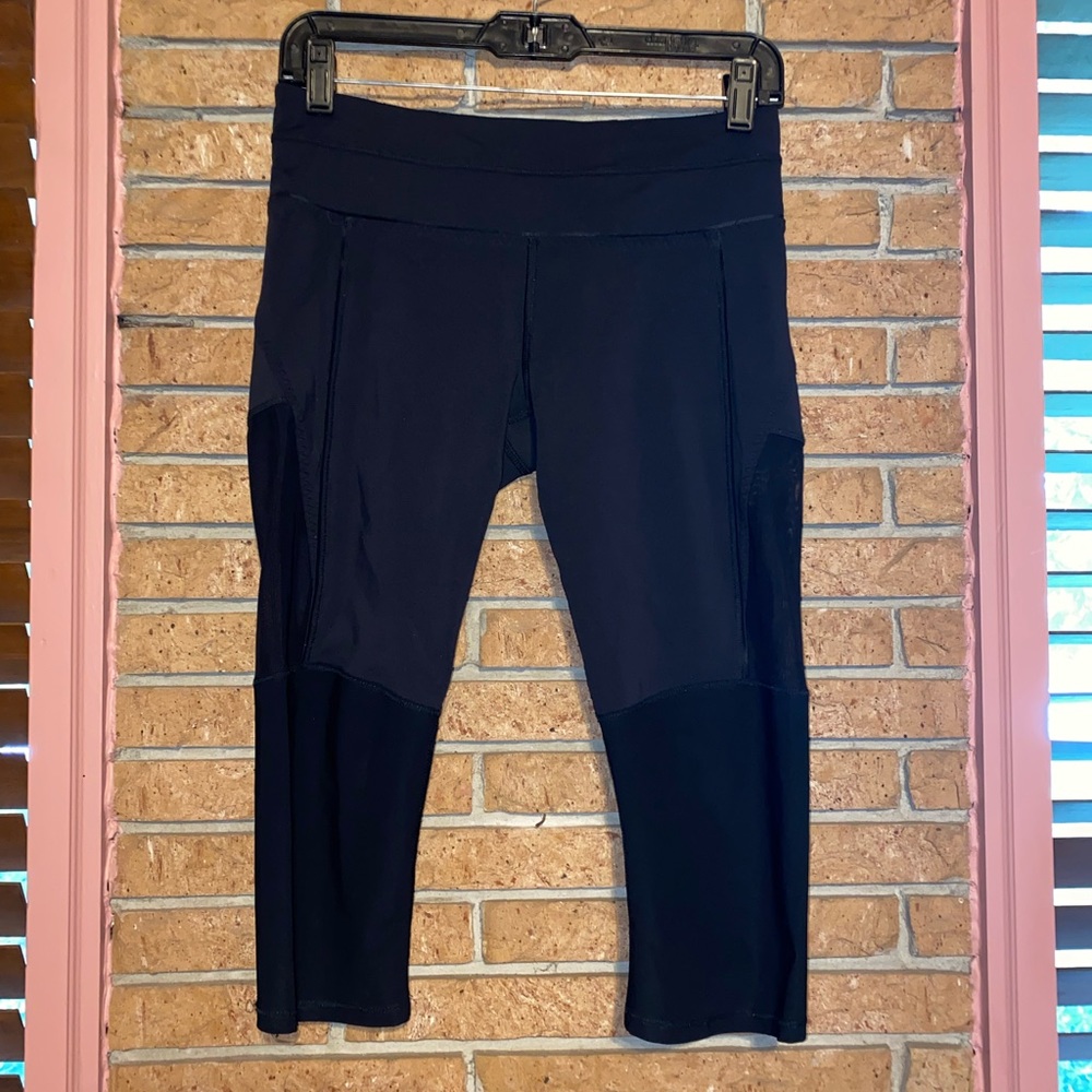 Lululemon Black Capri Bottoms -Size 6.
